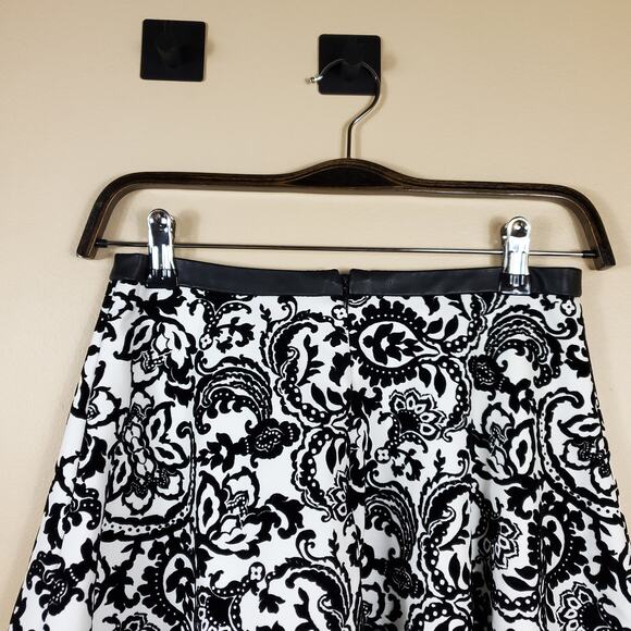 Forever 21 Black Velvet Print Mini Skirt with Faux Leather SIze S - Picture 6 of 10